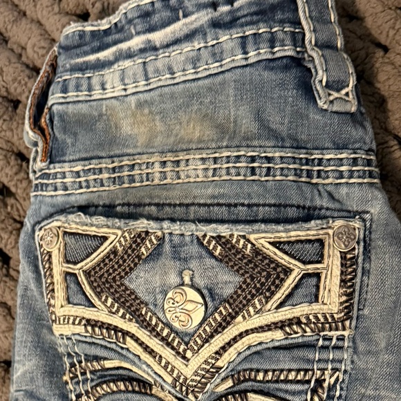 Men’s Rock Revival Jeans - Picture 4 of 5